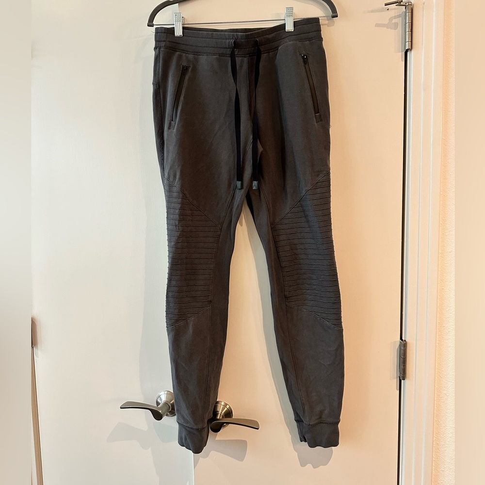 Alo yoga joggers size small